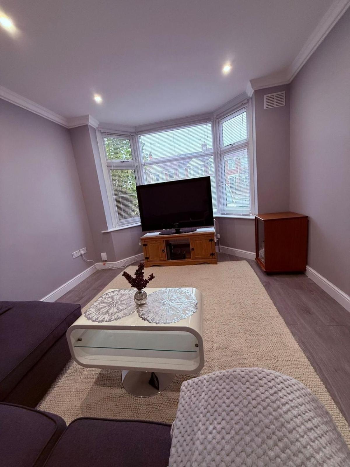 Cozy 3 Bed House Coventry